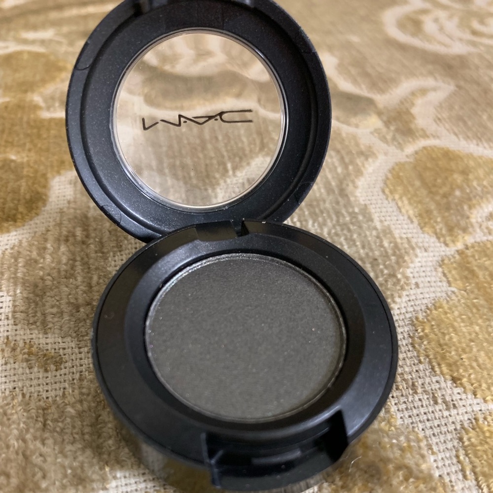 MAC Eyeshadow in Hocus Pocus